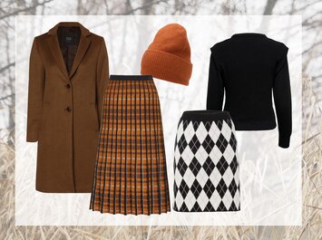 Mehrere Herbst-Outfits. Von links nach rechts: Brauner Mantel, langer Plisseerock mit orangefarbenem Karomuster, orangefarbene Strickmütze, schwarzer Strickpullover, kurzer Rock mit schwarz-weißem Rautenmuster. | © aboutyou.de 