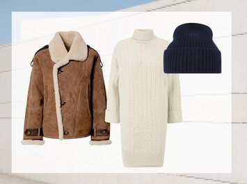 Eine braune Lammfelljacke, ein weißes Strickkleid mit Rollkragen und eine dunkelblaue Strickmütze sind nebeneinander vor einem hellen Hintergrund arrangiert. | © aboutyou.de 