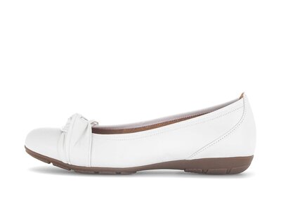 Sportliche Ballerina weiß
