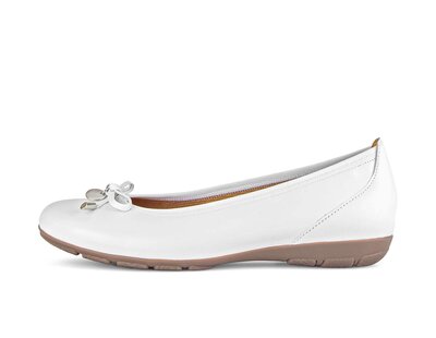 Sportliche Ballerina weiß